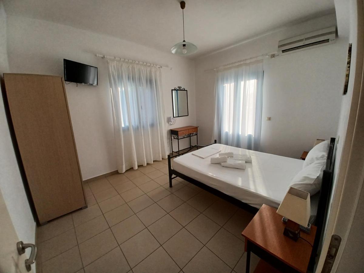 Taxiarchis Studios Agios Georgios  Buitenkant foto