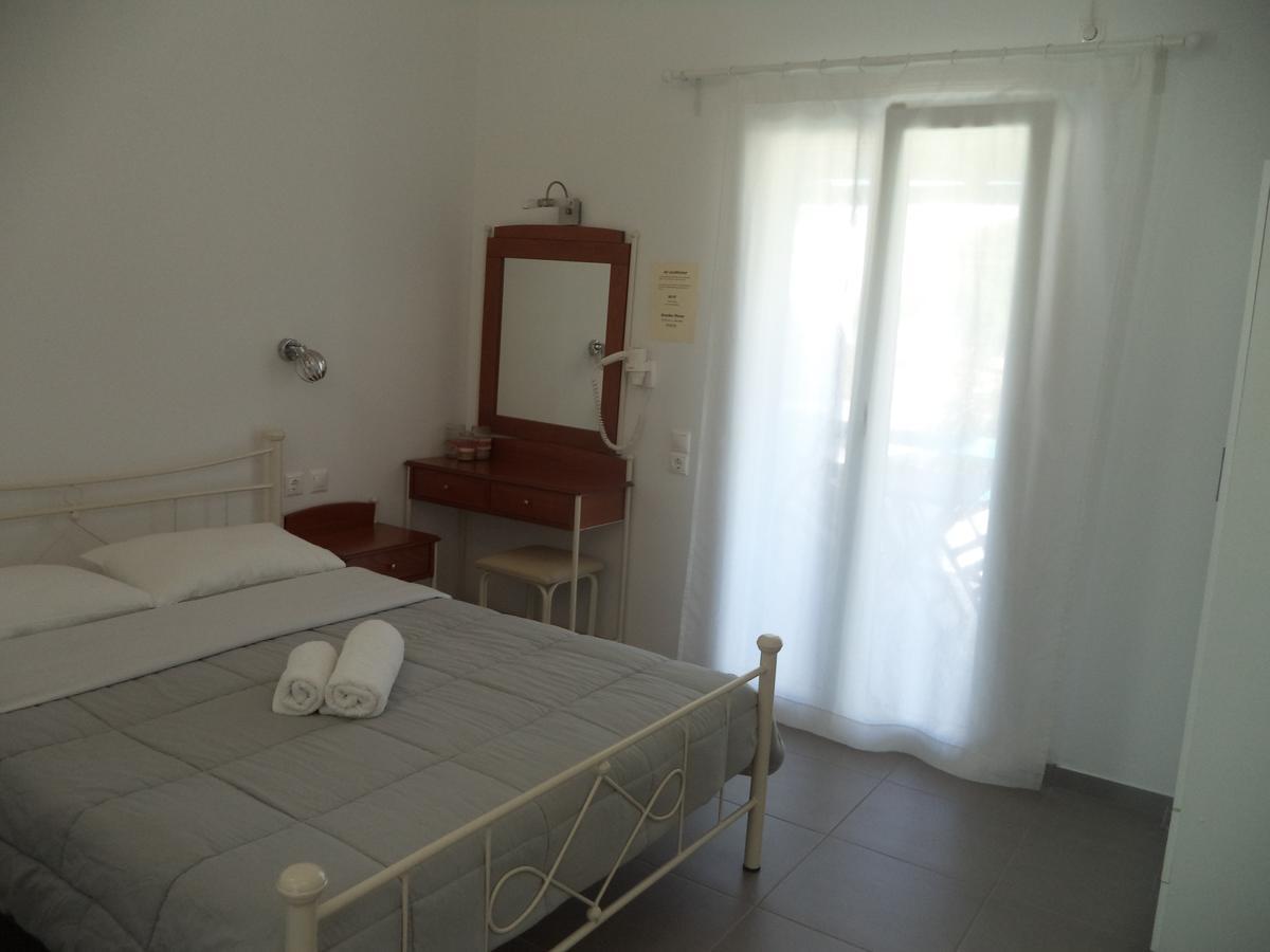 Taxiarchis Studios Agios Georgios  Buitenkant foto