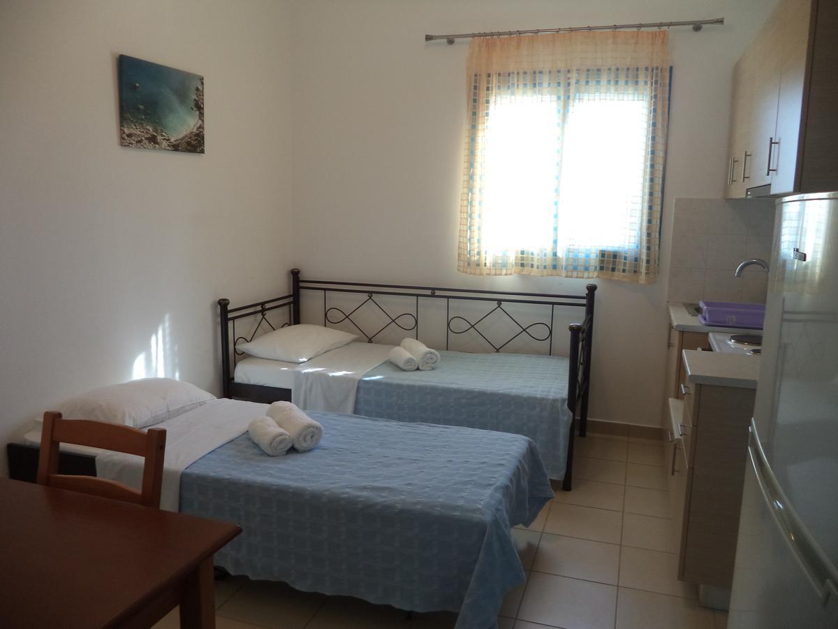 Taxiarchis Studios Agios Georgios  Buitenkant foto