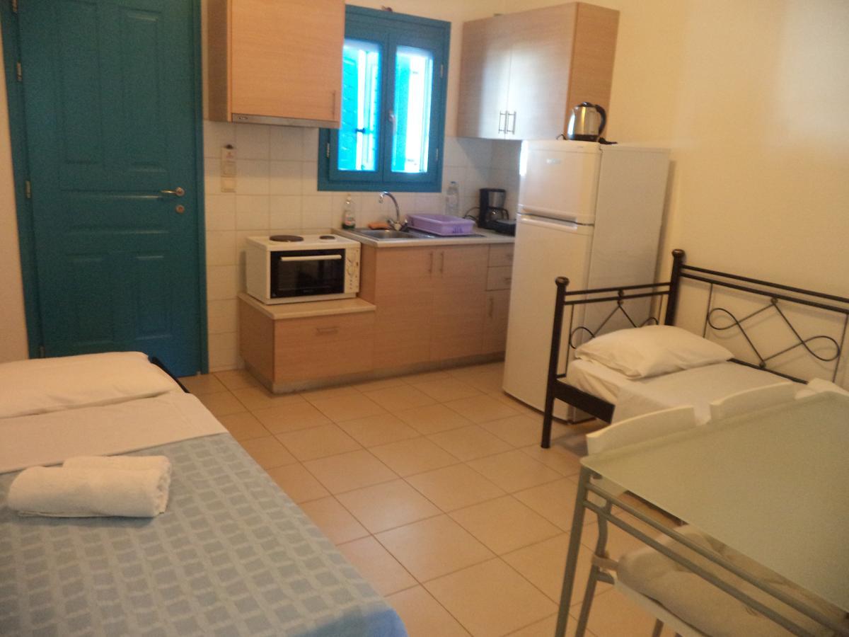 Taxiarchis Studios Agios Georgios  Buitenkant foto