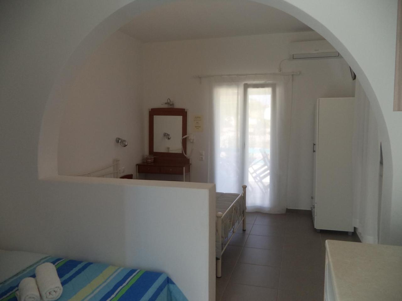 Taxiarchis Studios Agios Georgios  Buitenkant foto